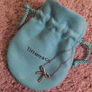 Tiffany’s bow necklace with pouch